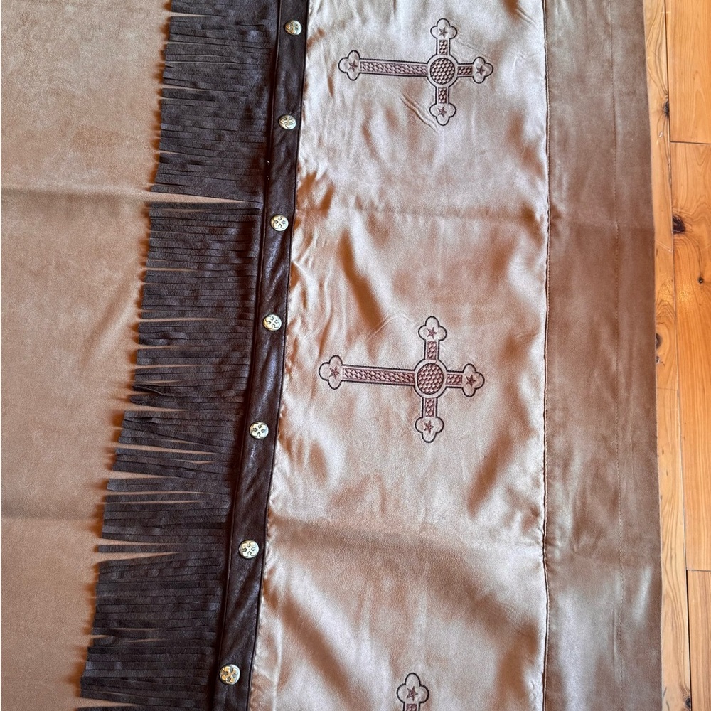 Western Faux Leather 2 drapes. Lined. 18”tassel topper. Excellent condition. - Picture 3 of 13